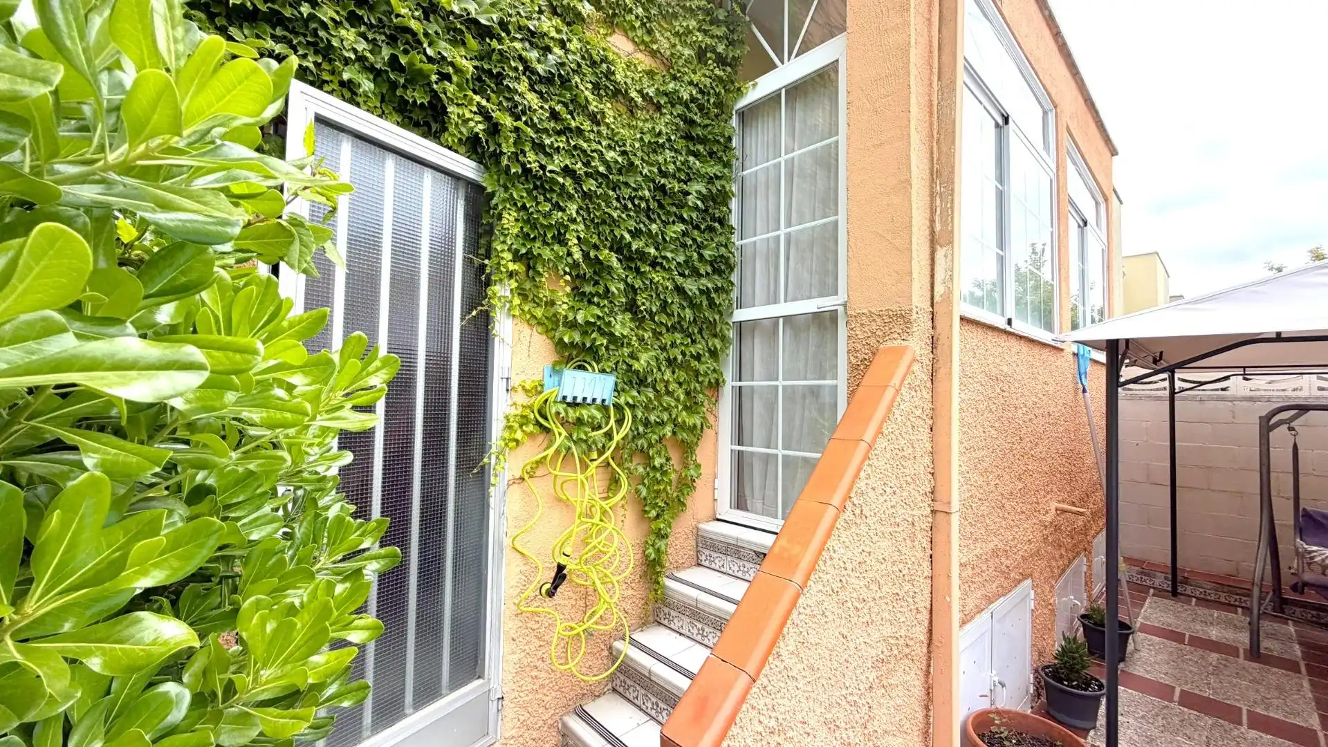 Terrassa de Casa adosada en venda en San Sebastián de los Reyes amb Calefacció, Jardí privat i Terrassa