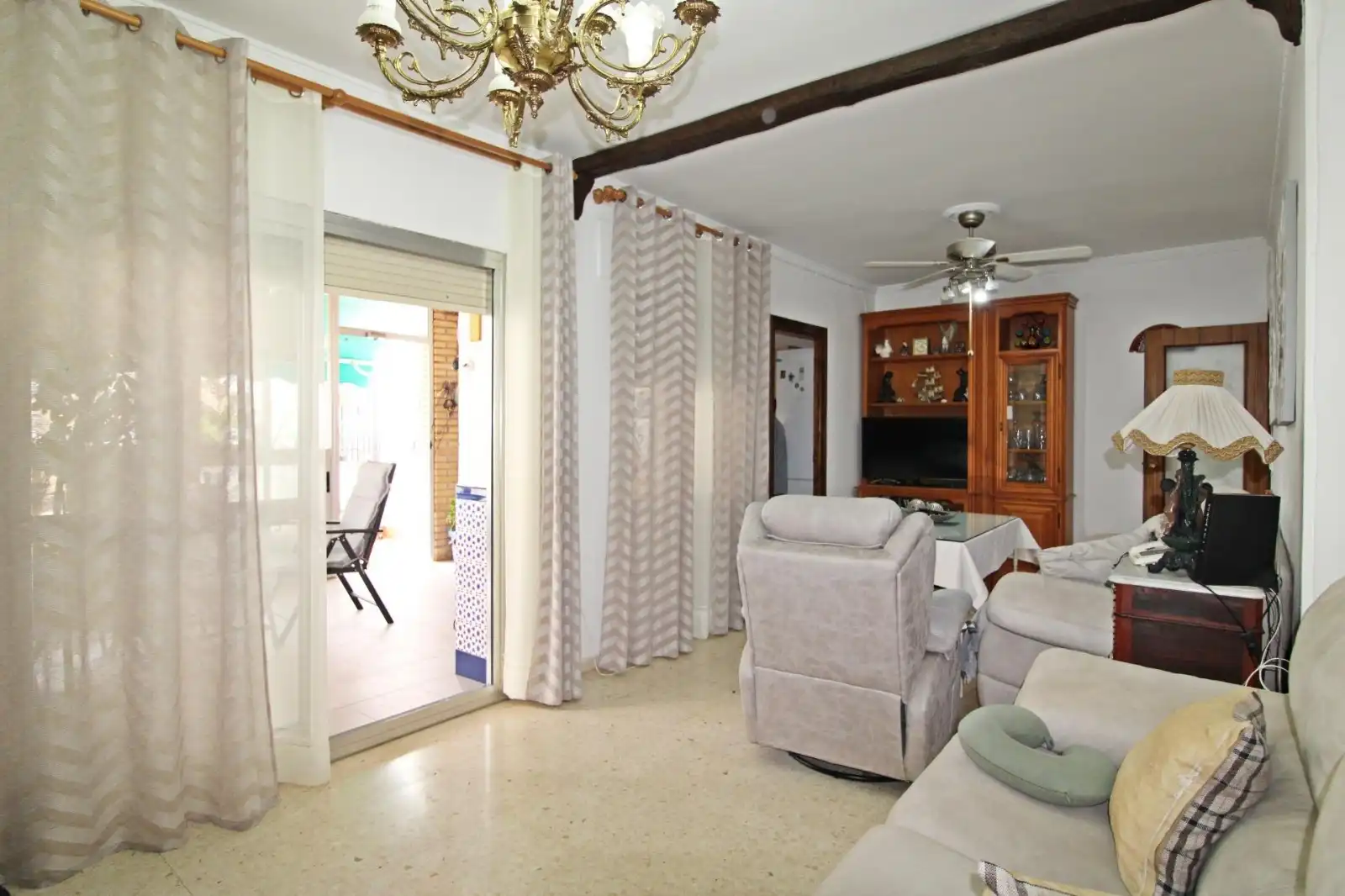 Sala d'estar de Casa o xalet en venda en Córdoba amb Terrassa