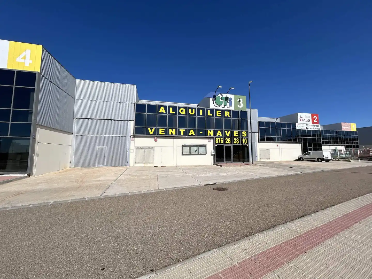 Vista exterior de Nau industrial de lloguer en Zaragoza