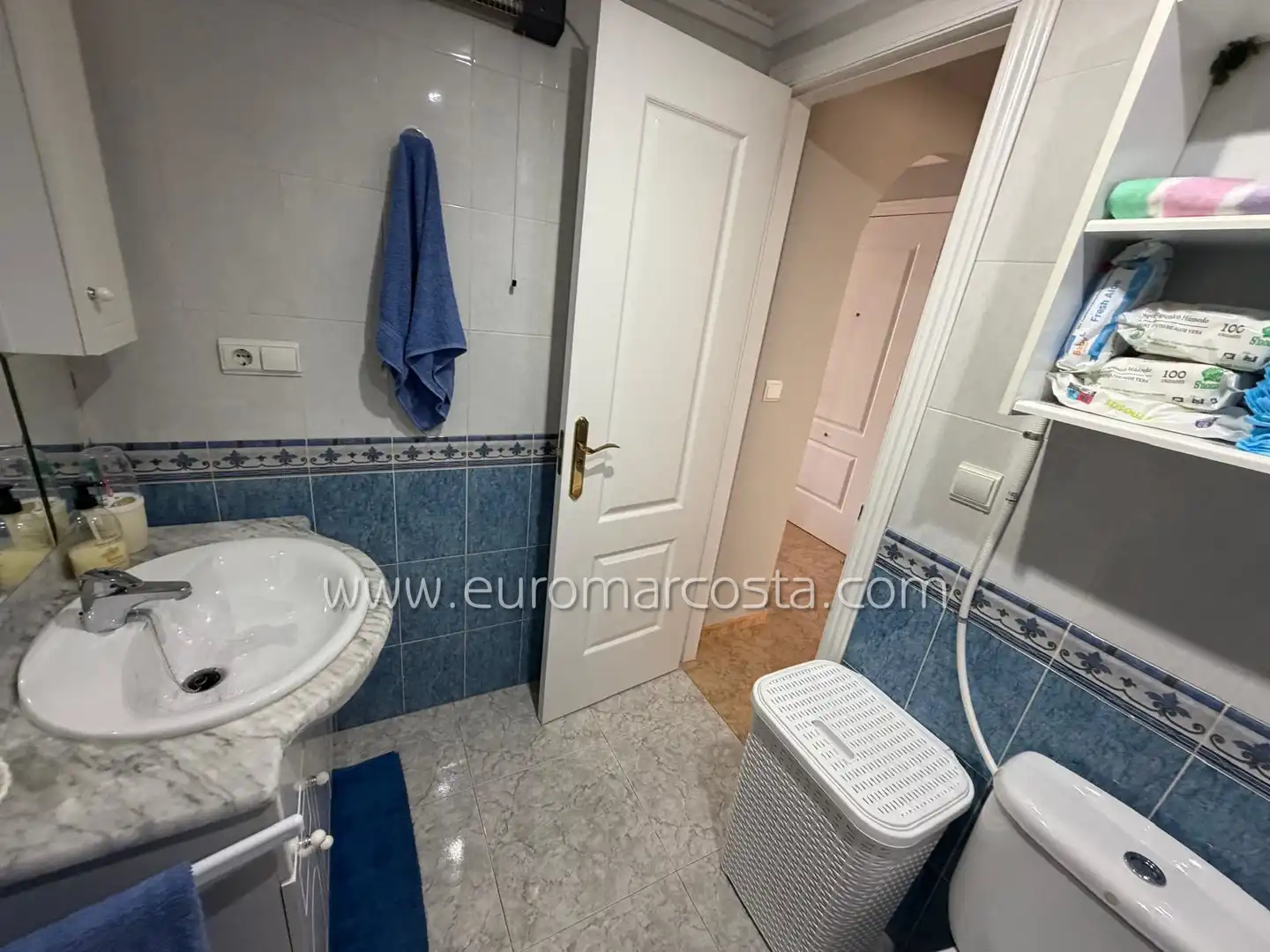 Bathroom of Flat for sale in Guardamar del Segura  with Air Conditioner, Heating and Terrace