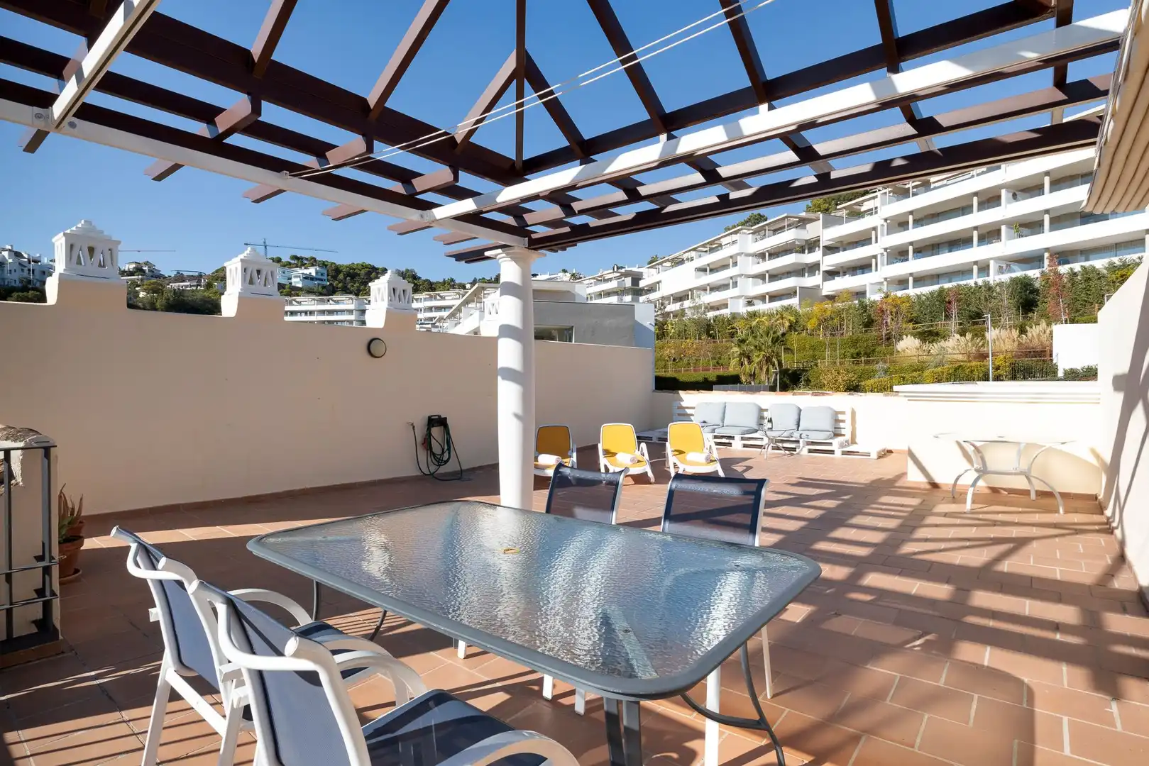 Terrasse von Maisonette zur Miete in Benahavís mit Klimaanlage, Heizung und Privatgarten