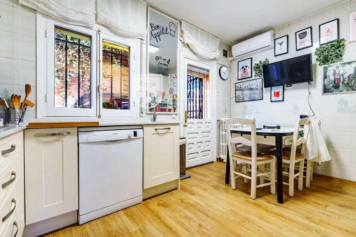 Kitchen of Houses for sale in Aranjuez  with Heating, Private garden and Terrace