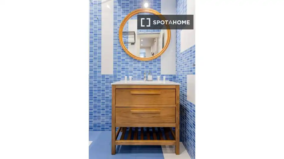 Bathroom of Flat for rent in Madrid  with Air Conditioner, Heating and Furnished