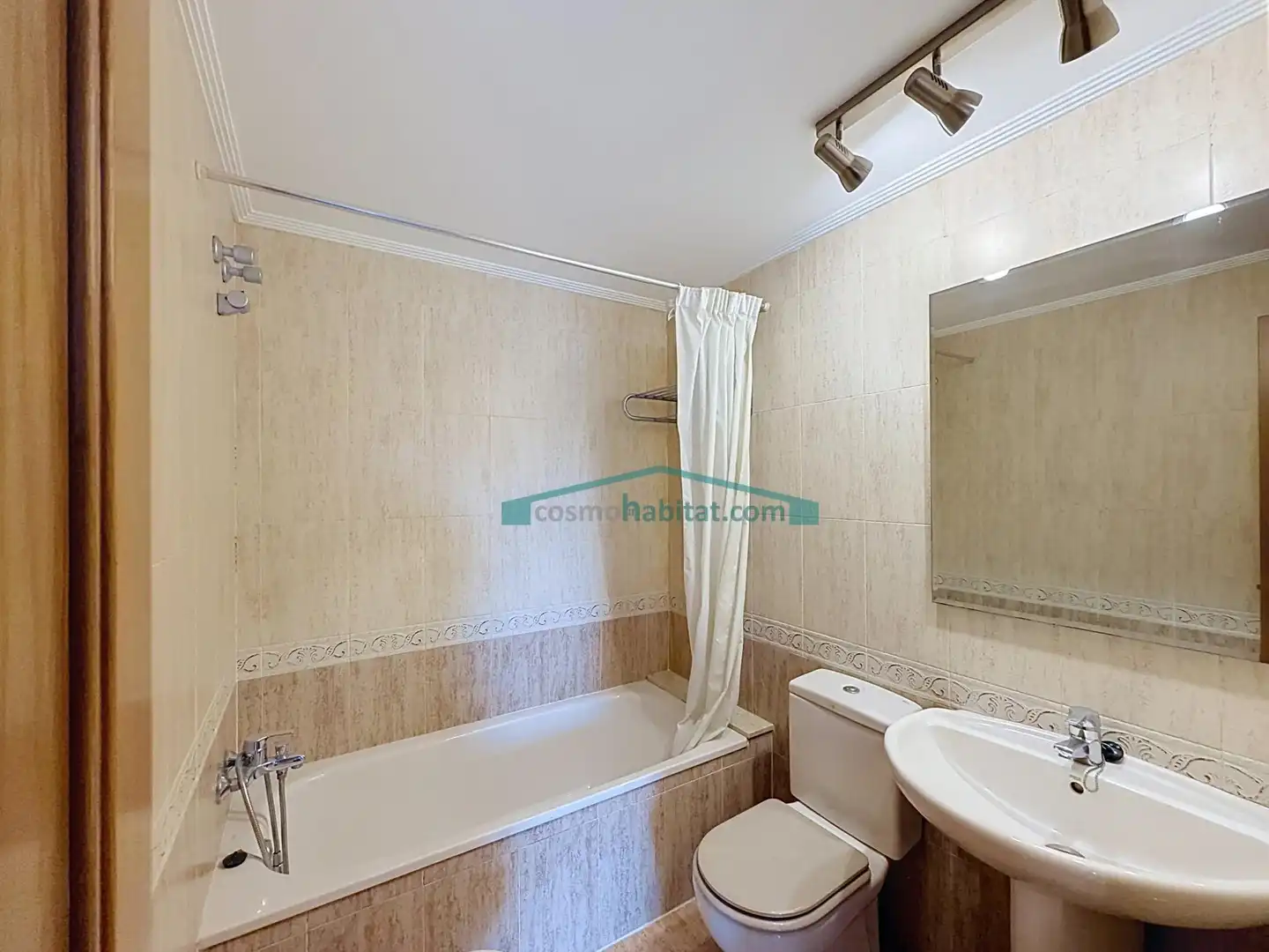 Badezimmer von Wohnung zur Miete in Valencia mit Klimaanlage und Terrasse