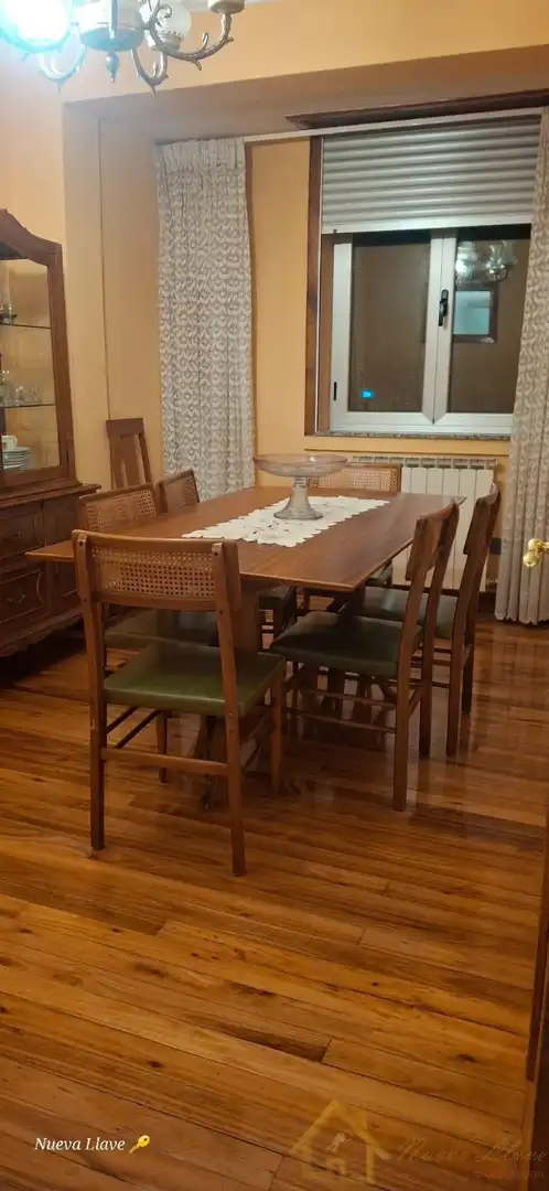 Menjador de Pis en venda en Lugo amb Calefacció, Parquet i Traster