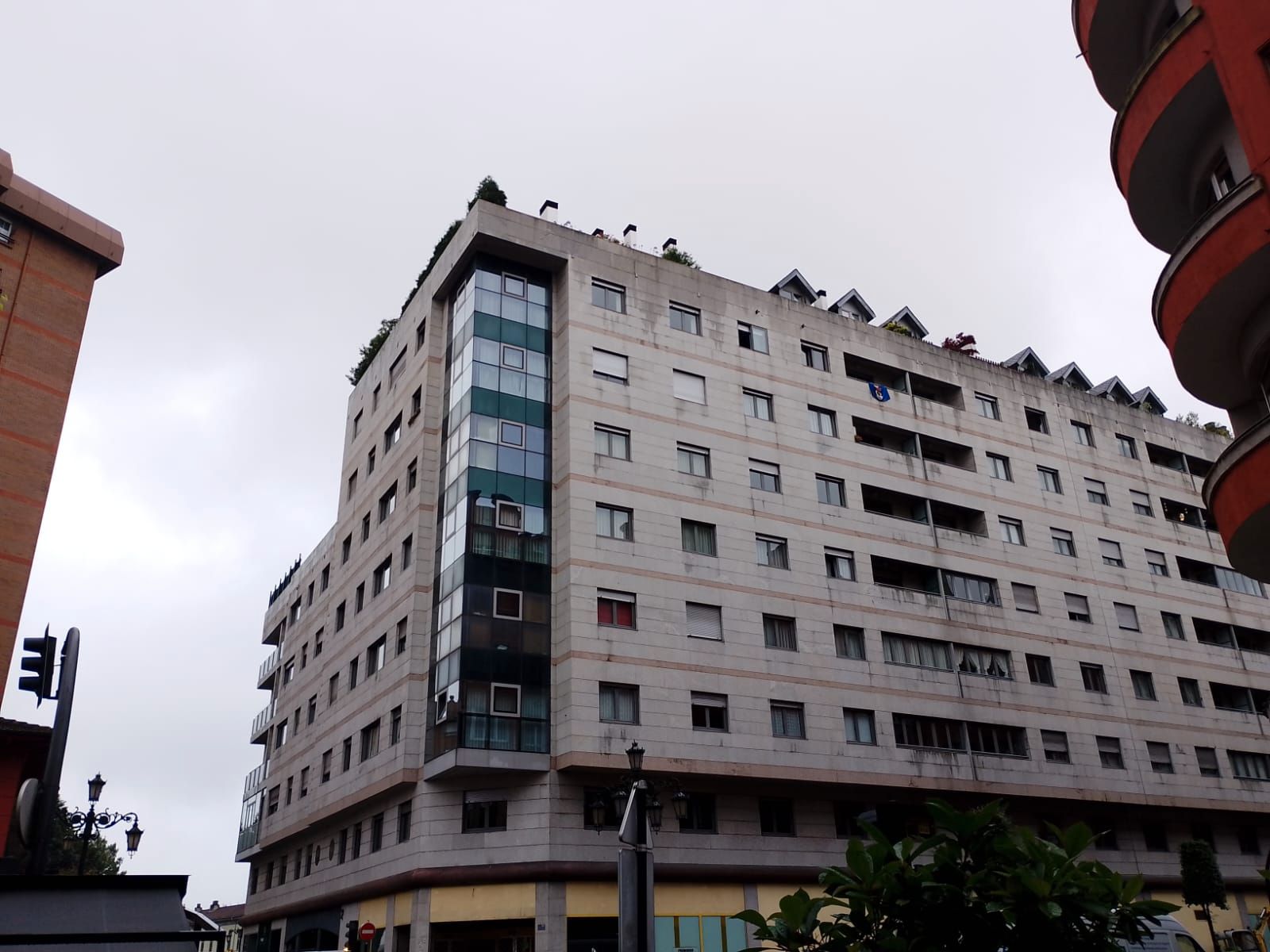 Vista exterior de Apartament en venda en Oviedo  amb Calefacció, Parquet i Moblat