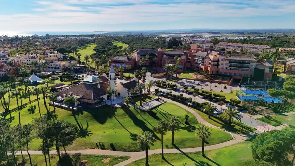 Außenansicht von Einfamilien-Reihenhaus zum Verkauf in Islantilla mit Privatgarten, Abstellraum und Gemeinschaftspool