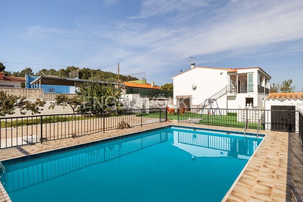 Vista exterior de Casa o xalet en venda en Alginet amb Aire condicionat, Calefacció i Jardí privat