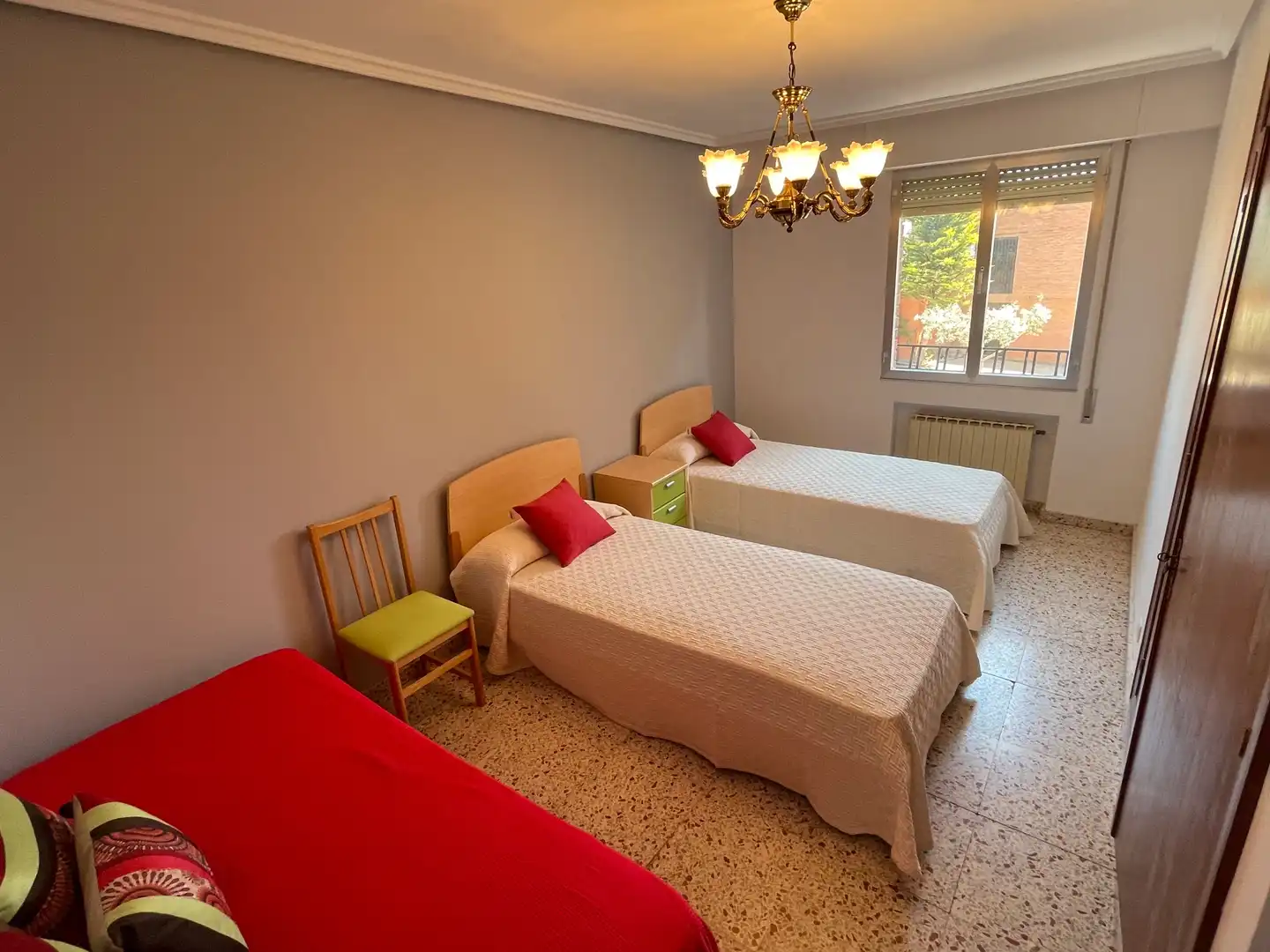 Dormitori de Casa o xalet en venda en Galilea amb Calefacció, Terrassa i Traster