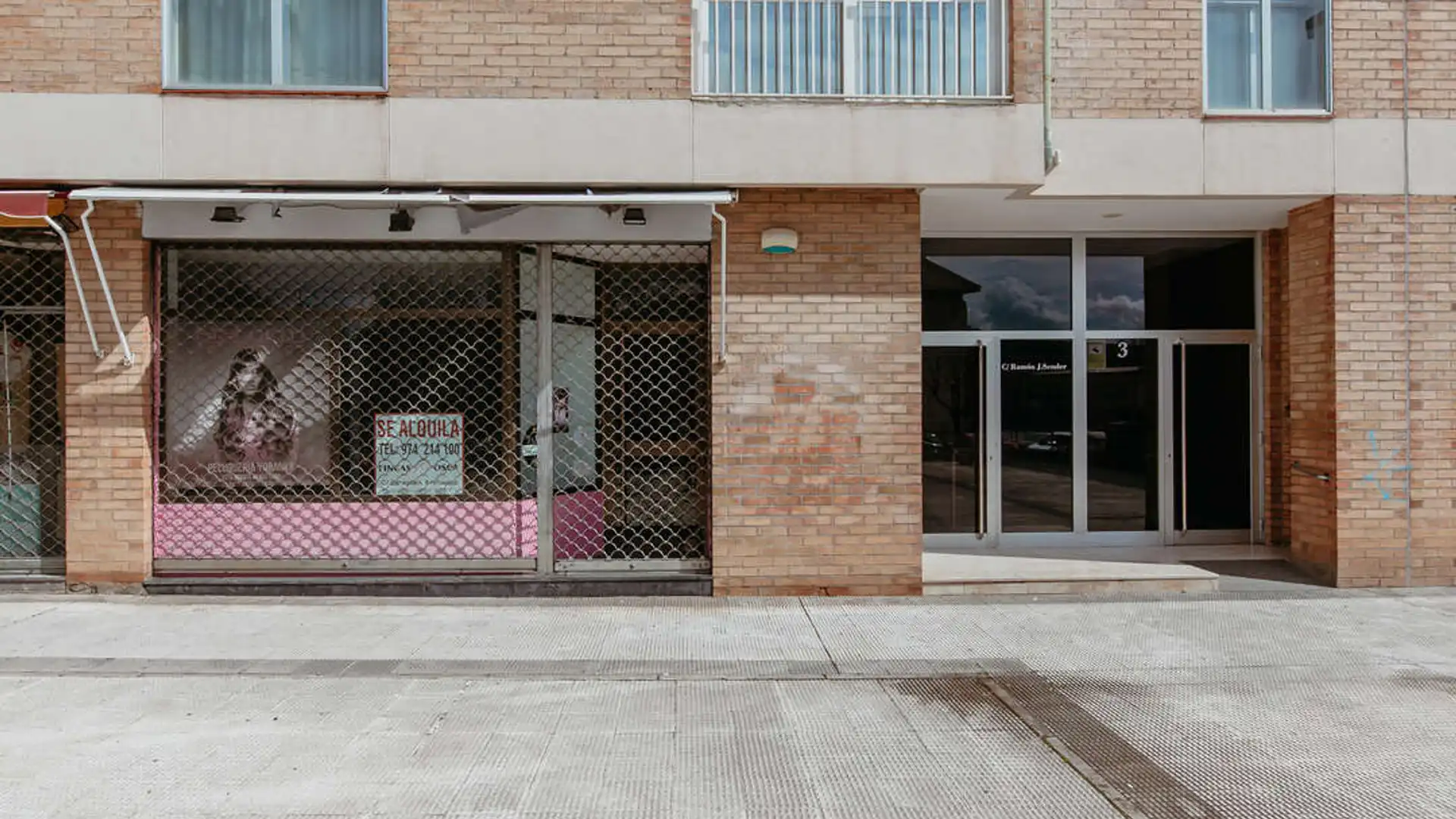 Vista exterior de Local de alquiler en  Huesca Capital con Aire acondicionado