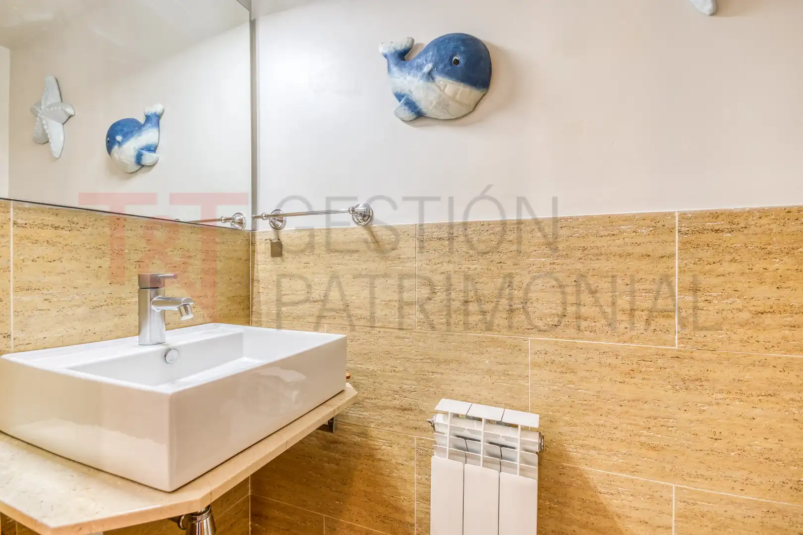 Badezimmer von Einfamilien-Reihenhaus zum Verkauf in El Masnou mit Klimaanlage, Heizung und Terrasse
