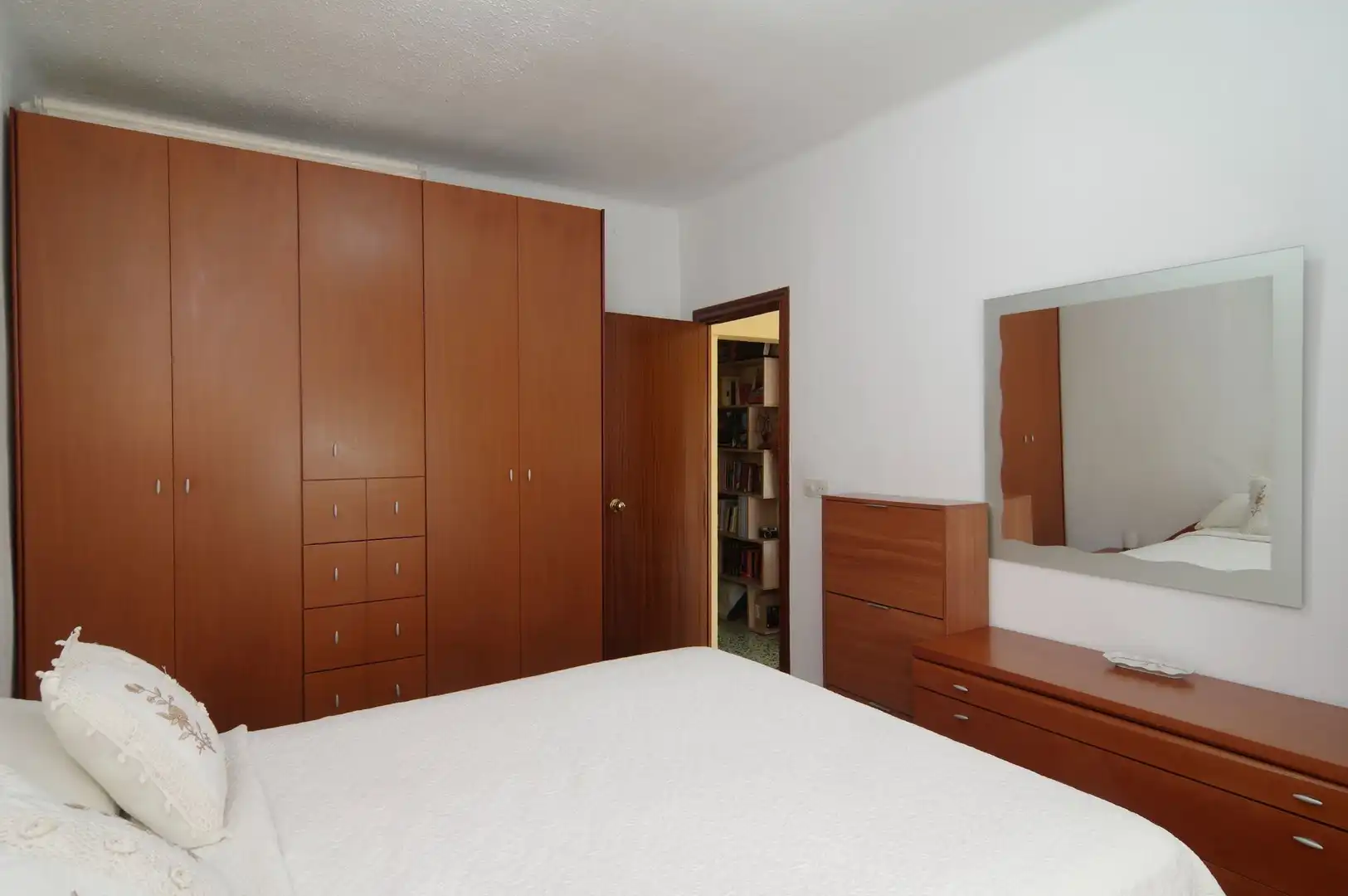 Dormitori de Casa o xalet en venda en Sant Vicenç Dels Horts amb Aire condicionat, Calefacció i Jardí privat