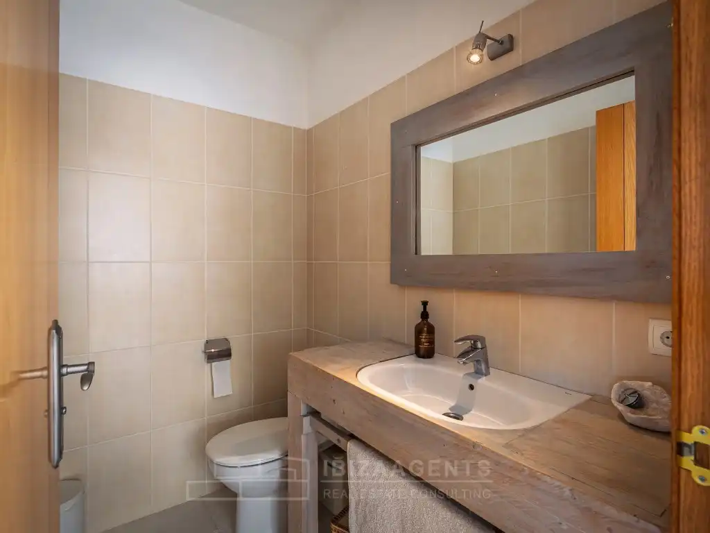 Bany de Apartament en venda en Sant Antoni de Portmany amb Aire condicionat, Rentadora i TV