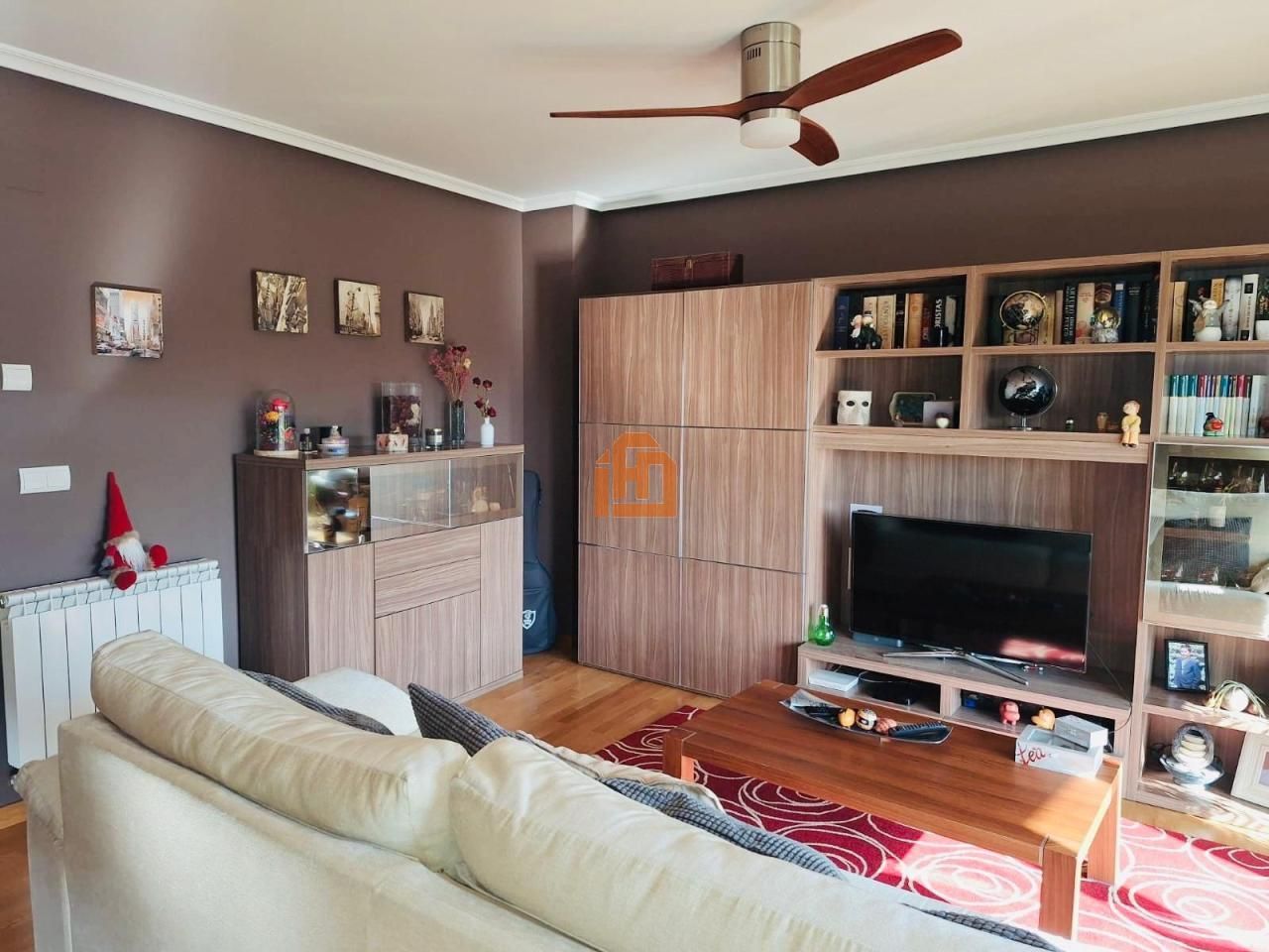 Sala de estar de Piso en venta en Valverde de la Virgen con Calefacción, Parquet y Terraza