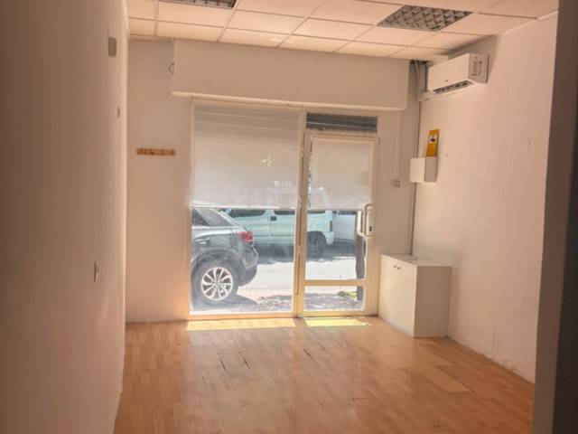 Local comercial en Alquiler en El Avellano, 1 en Santa Rosa - Valdeolleros