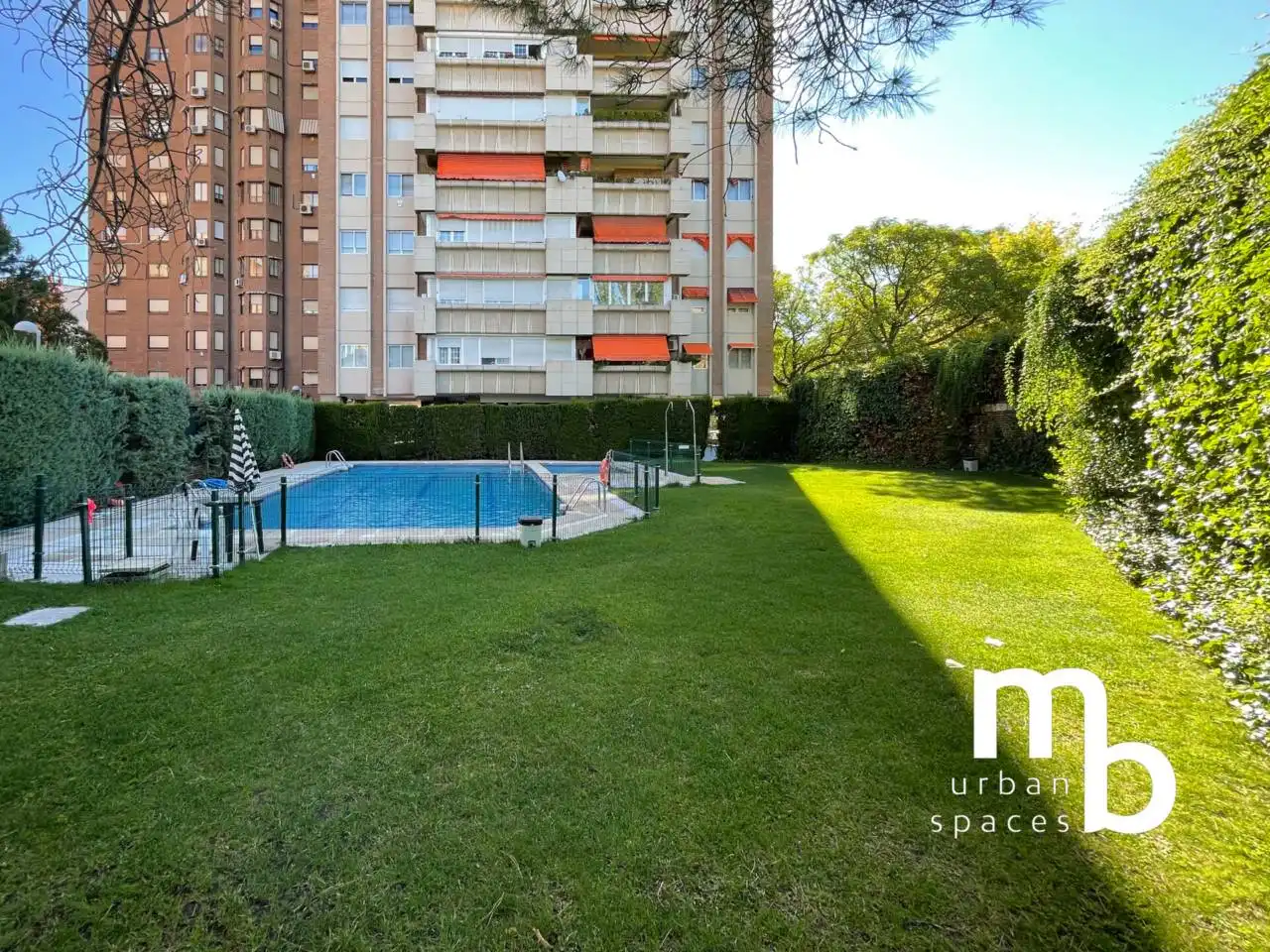 Piscina de Piso de alquiler en Madrid con Aire acondicionado, Calefacción y Parquet