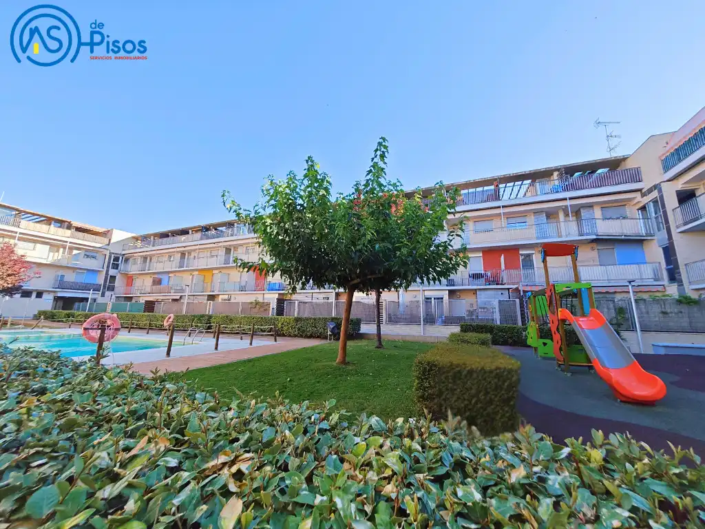 Vista exterior de Piso de alquiler en Cadrete con Calefacción, Jardín privado y Parquet