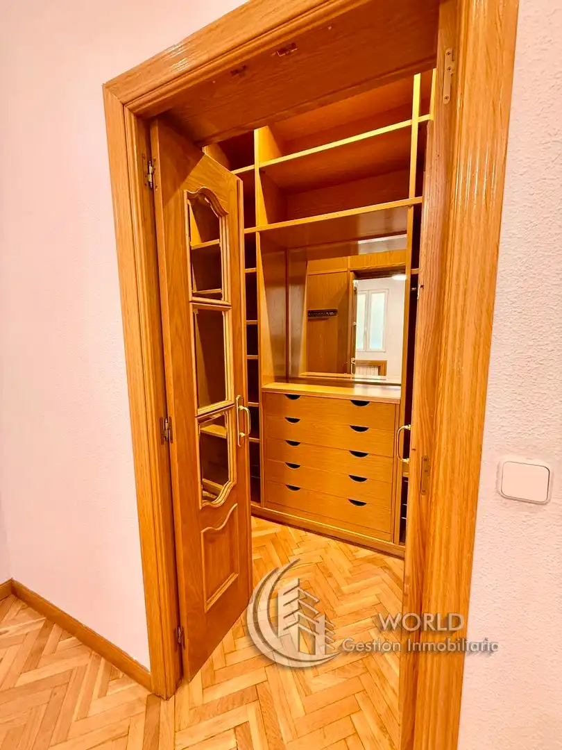 Bedroom of Flat for sale in Madrid  with Air Conditioner and Heating