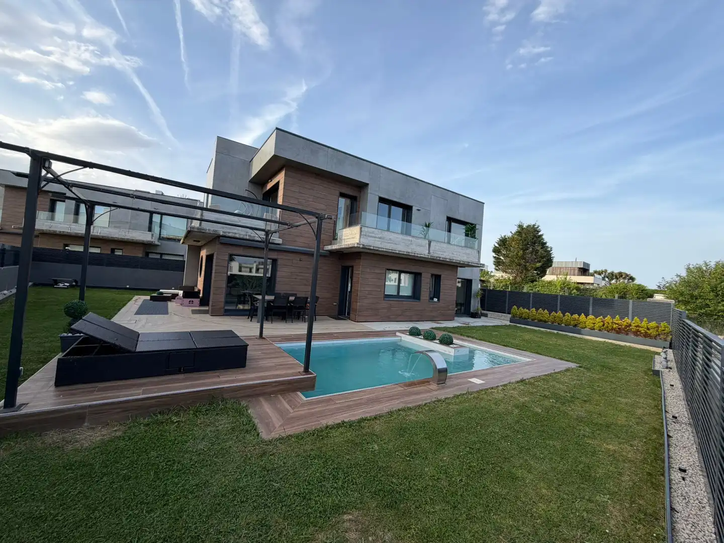 Piscina de Casa o xalet en venda en Santander amb Calefacció, Jardí privat i Parquet