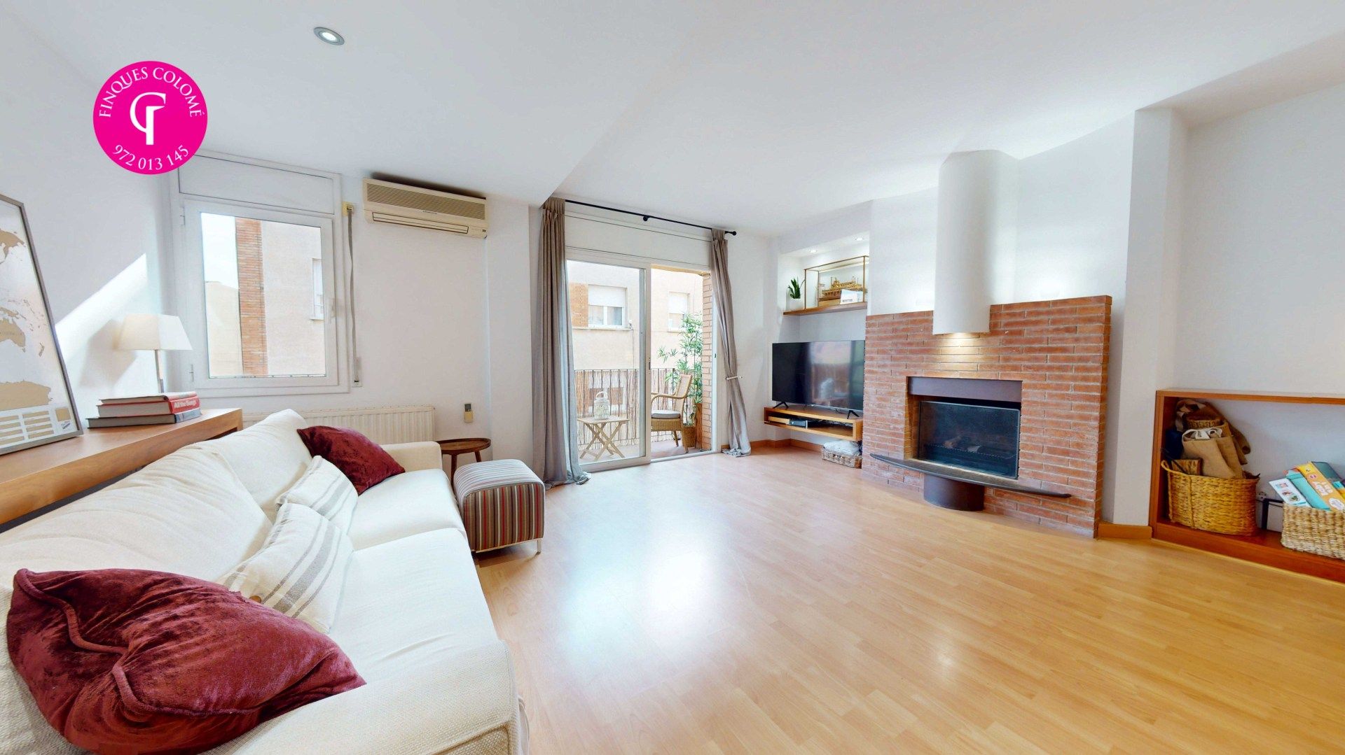 Living room of Flat for sale in Girona Capital  with Heating and Balcony