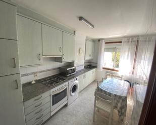 Cuina de Apartament de lloguer en Santiago de Compostela  amb Calefacció, Moblat i Forn