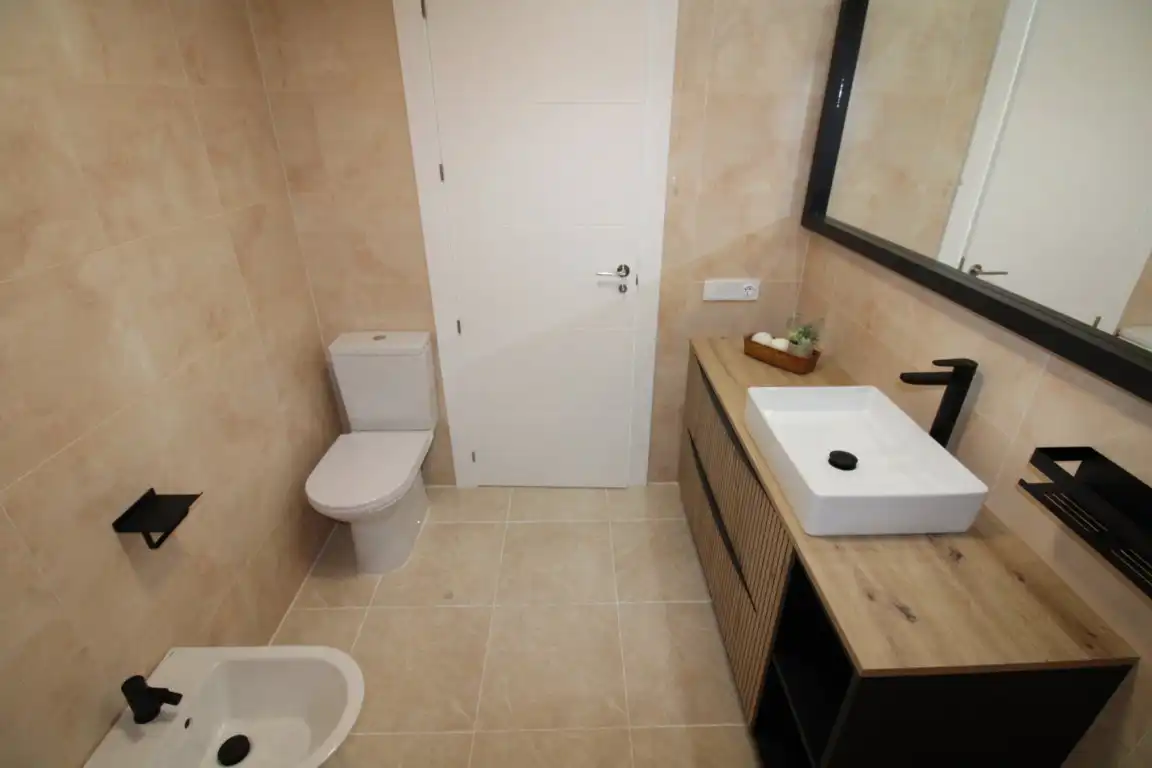Badezimmer von Wohnung zum Verkauf in Villajoyosa / La Vila Joiosa mit Klimaanlage, Terrasse und Abstellraum