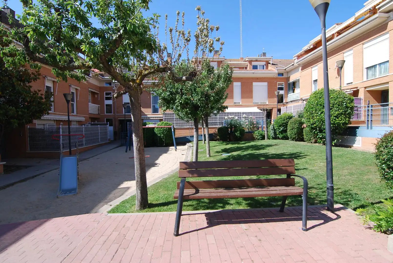 Vista exterior de Casa o chalet en venta en San Martín de la Vega con Aire acondicionado, Calefacción y Piscina comunitaria