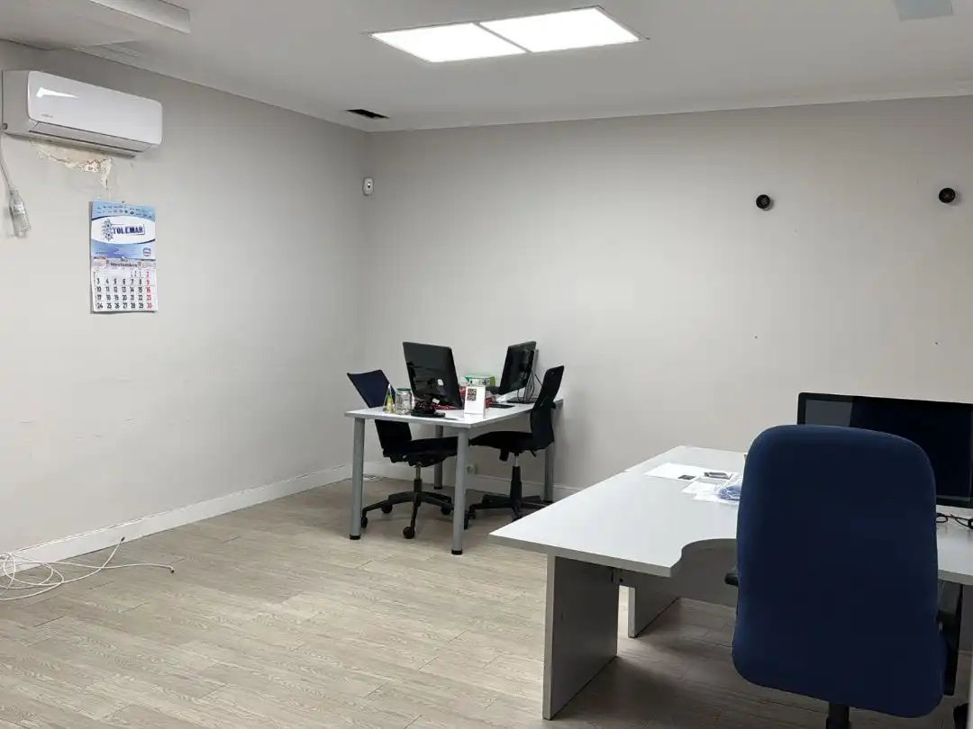 Büro zur Miete in Talavera de la Reina mit Klimaanlage, Heizung und Möbliert