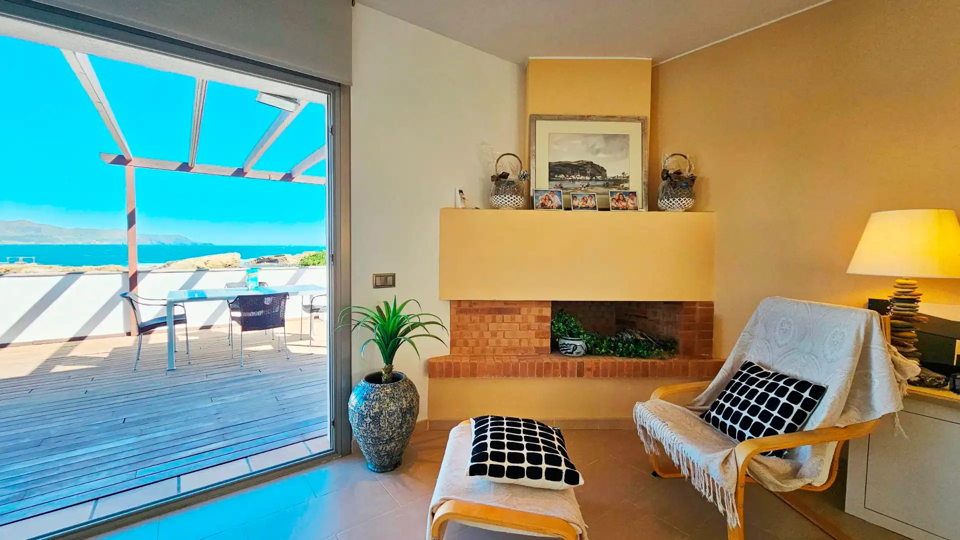 Sala de estar de Casa o chalet en venta en El Port de la Selva con Aire acondicionado, Calefacción y Jardín privado