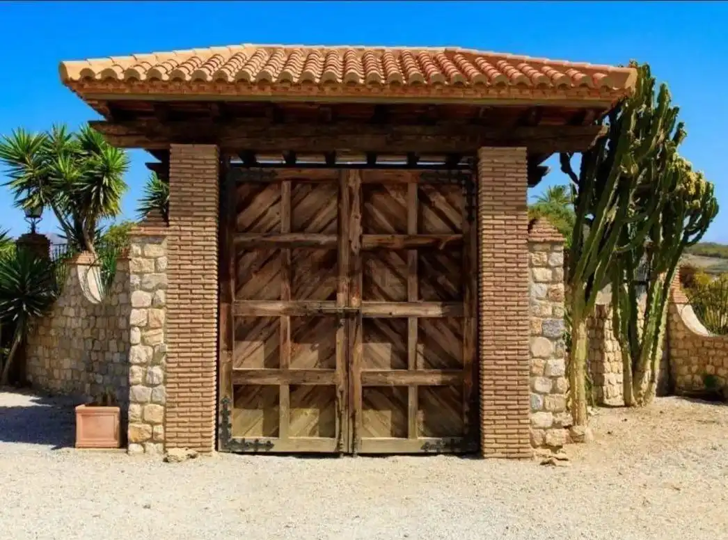 Vista exterior de Casa o xalet en venda en Motril amb Aire condicionat, Calefacció i Terrassa