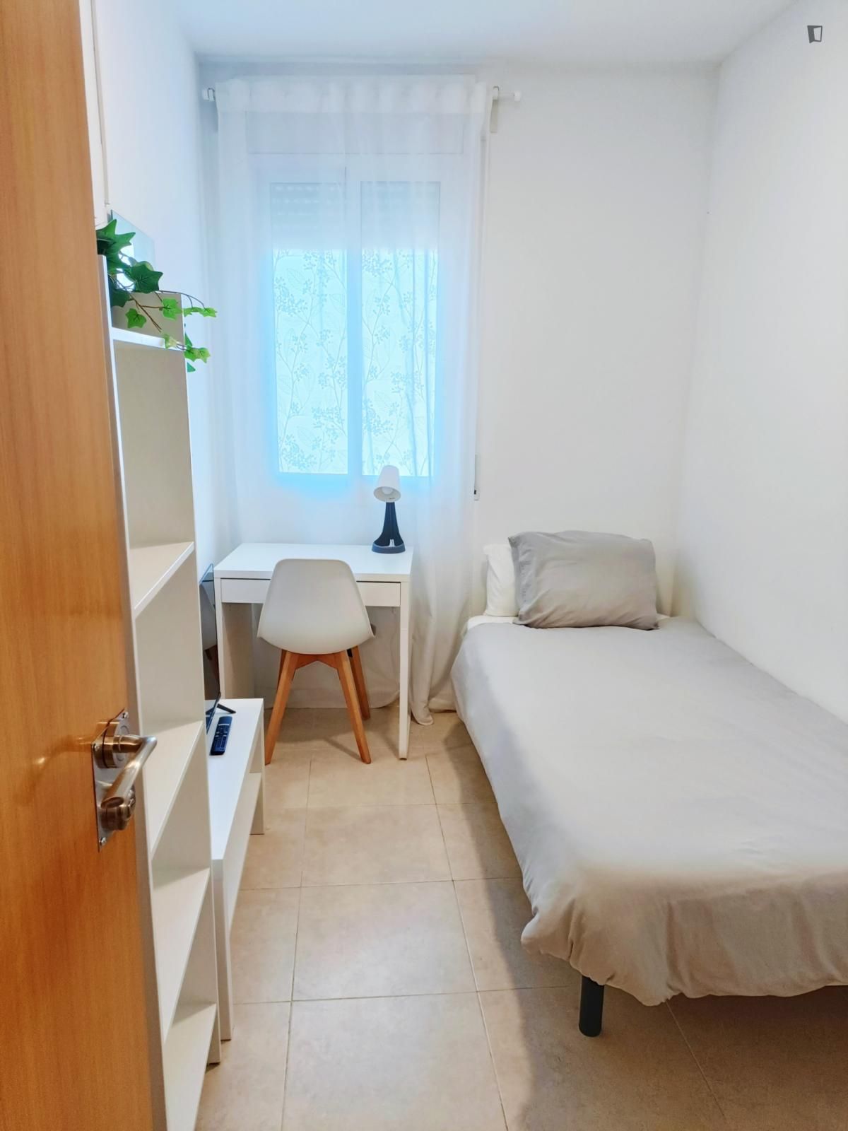 Apartment to share in La Salut