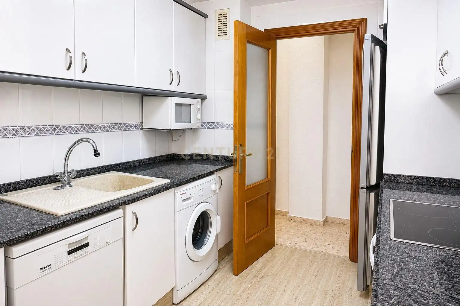 Cuina de Apartament de lloguer en Valencia amb Aire condicionat