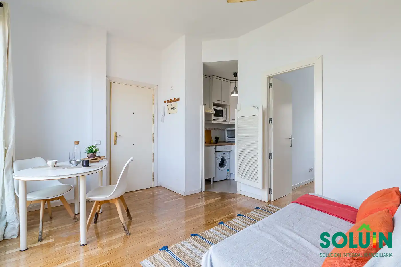 Schlafzimmer von Dachboden zur Miete in Madrid mit Klimaanlage, Heizung und Parkett