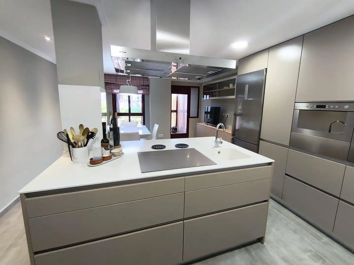 Cocina de Piso de alquiler en Pozuelo de Alarcón con Calefacción, Jardín privado y Terraza