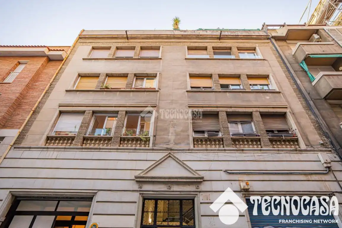 Vista exterior de Piso en venta en Barcelona con Calefacción y Balcón