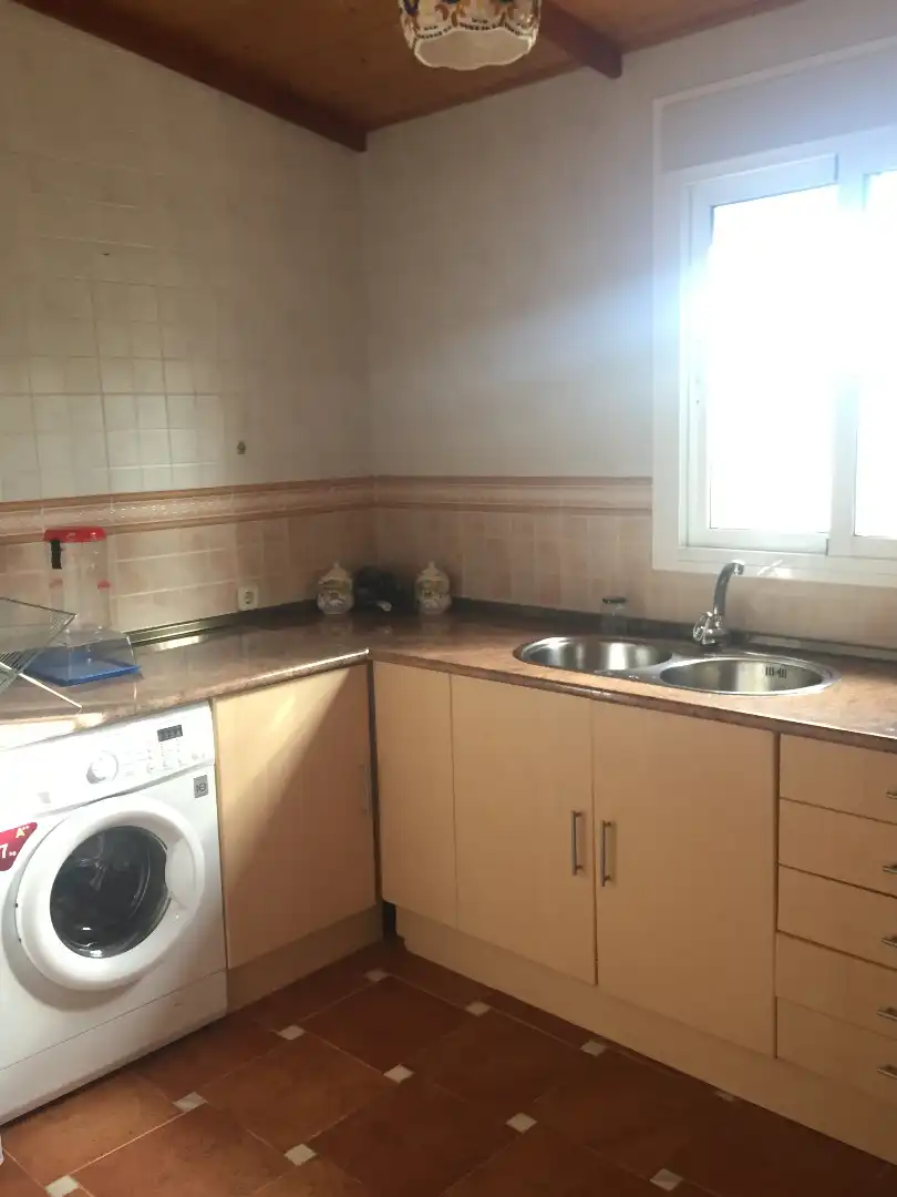 Cuina de Casa o xalet en venda en Alhaurín de la Torre amb Aire condicionat, Jardí privat i Terrassa