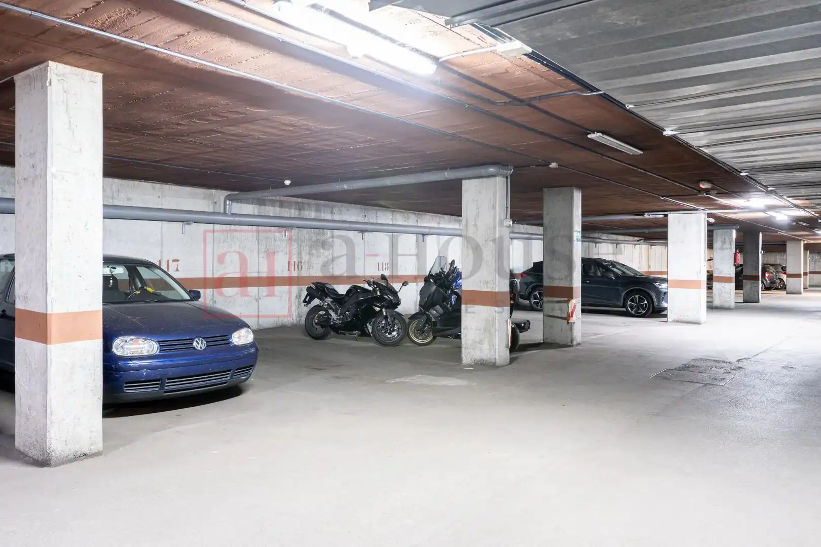 Parkplatz von Wohnung zum Verkauf in Madrid mit Klimaanlage, Heizung und Privatgarten