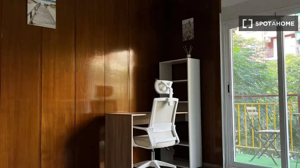 Flat for rent in Valencia  with Air Conditioner, Heating and Furnished