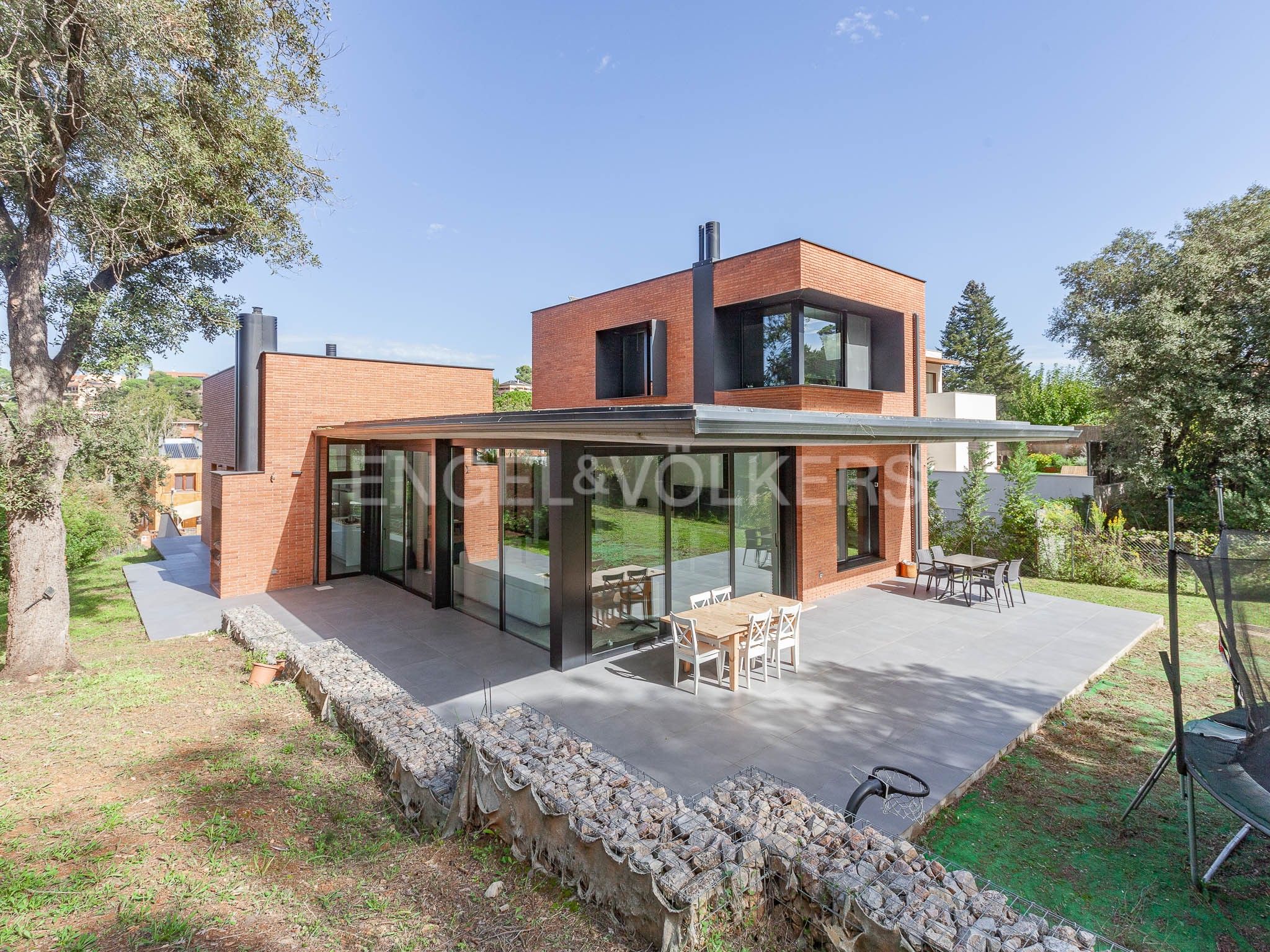 Vista exterior de Casa o xalet en venda en Sant Cugat del Vallès amb Aire condicionat, Calefacció i Jardí privat