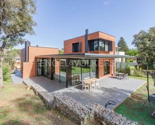 Exterior view of House or chalet for sale in Sant Cugat del Vallès  with Air Conditioner, Heating and Private garden