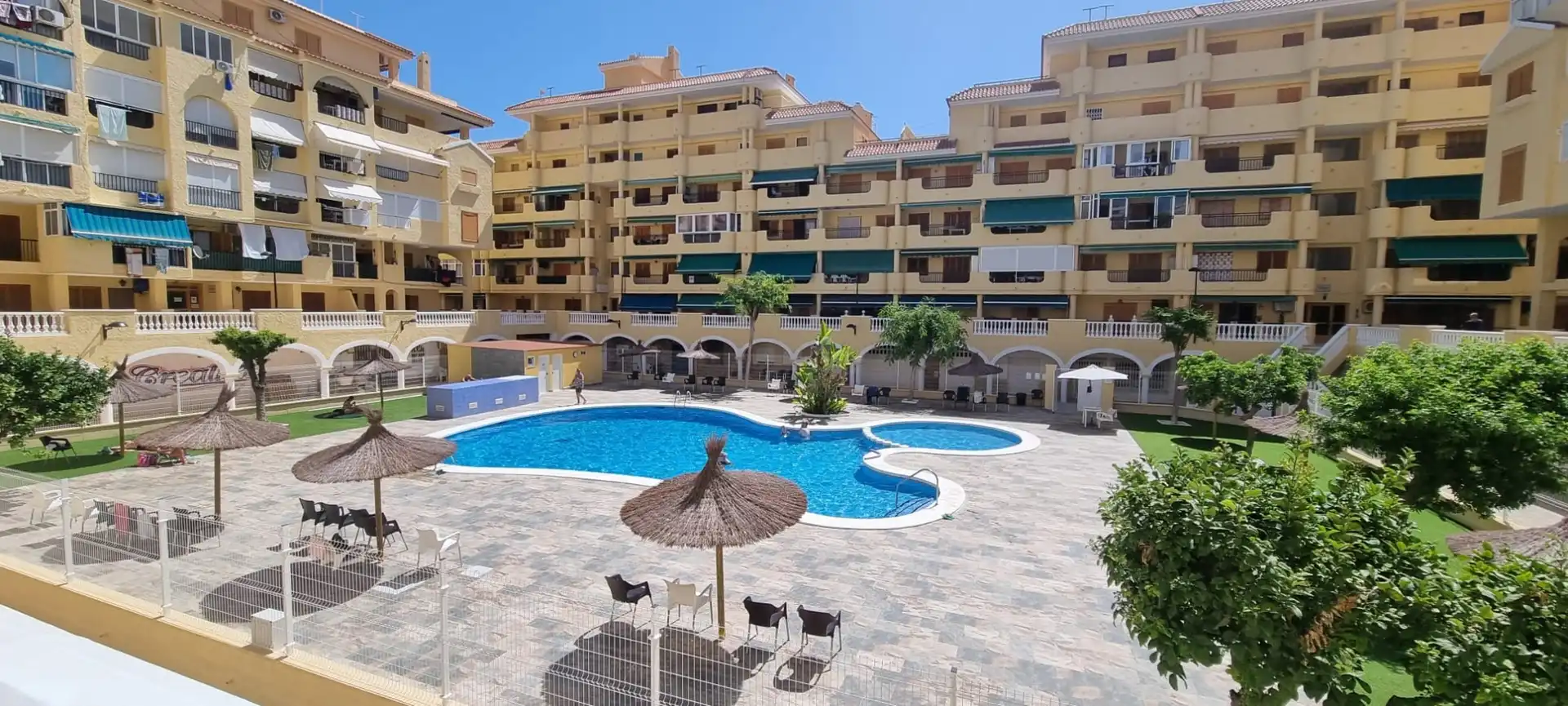 Vista exterior de Estudi de lloguer en Torrevieja amb Aire condicionat, Calefacció i Terrassa