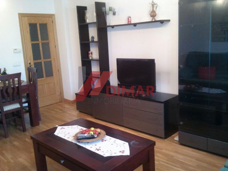 Sala d'estar de Apartament de lloguer en Ciudad Real Capital amb Calefacció, Terrassa i Moblat