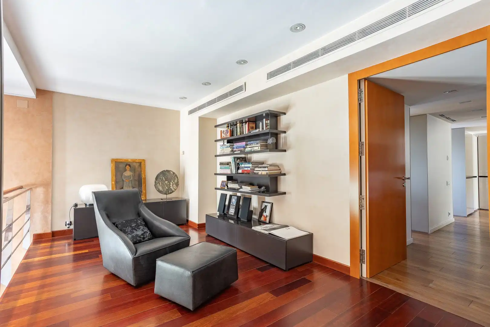 Sala d'estar de Casa o xalet en venda en Esplugues de Llobregat amb Aire condicionat, Calefacció i Terrassa
