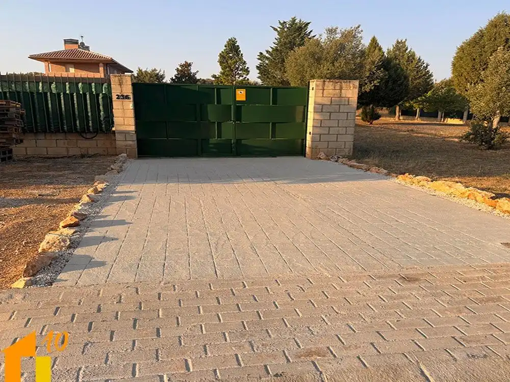 Parking de Casa o chalet en venta en Lerma con Calefacción, Jardín privado y Jacuzzi