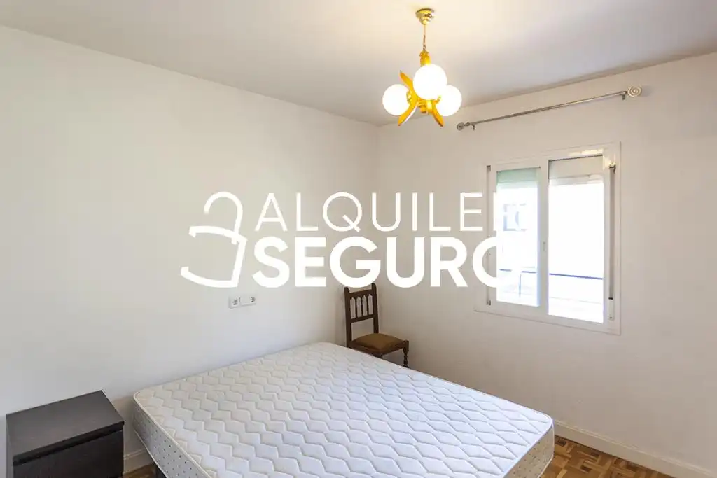 Habitación de Piso de alquiler en Madrid con Calefacción, Terraza y Amueblado