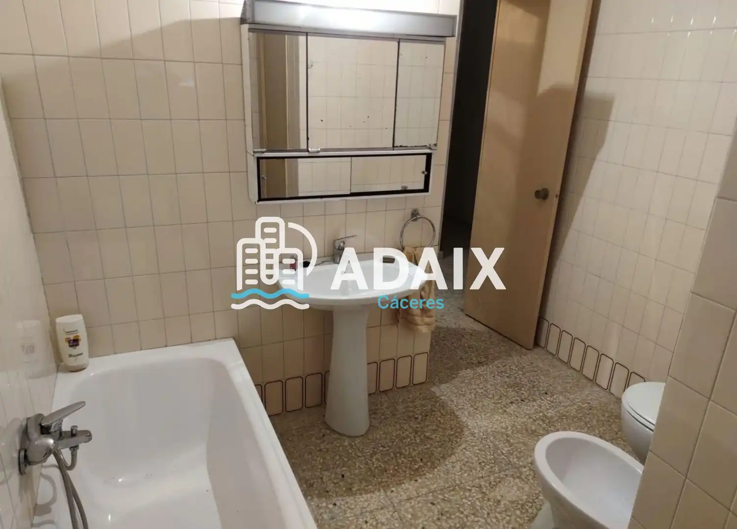 Bathroom of Detached homes for sale in Malpartida de Cáceres, Cáceres