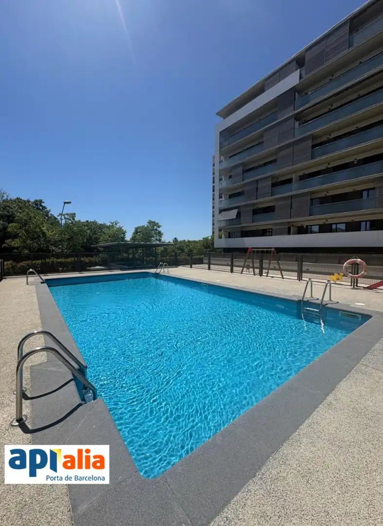 Piscina de Pis en venda en Sant Feliu de Llobregat amb Aire condicionat, Calefacció i Terrassa