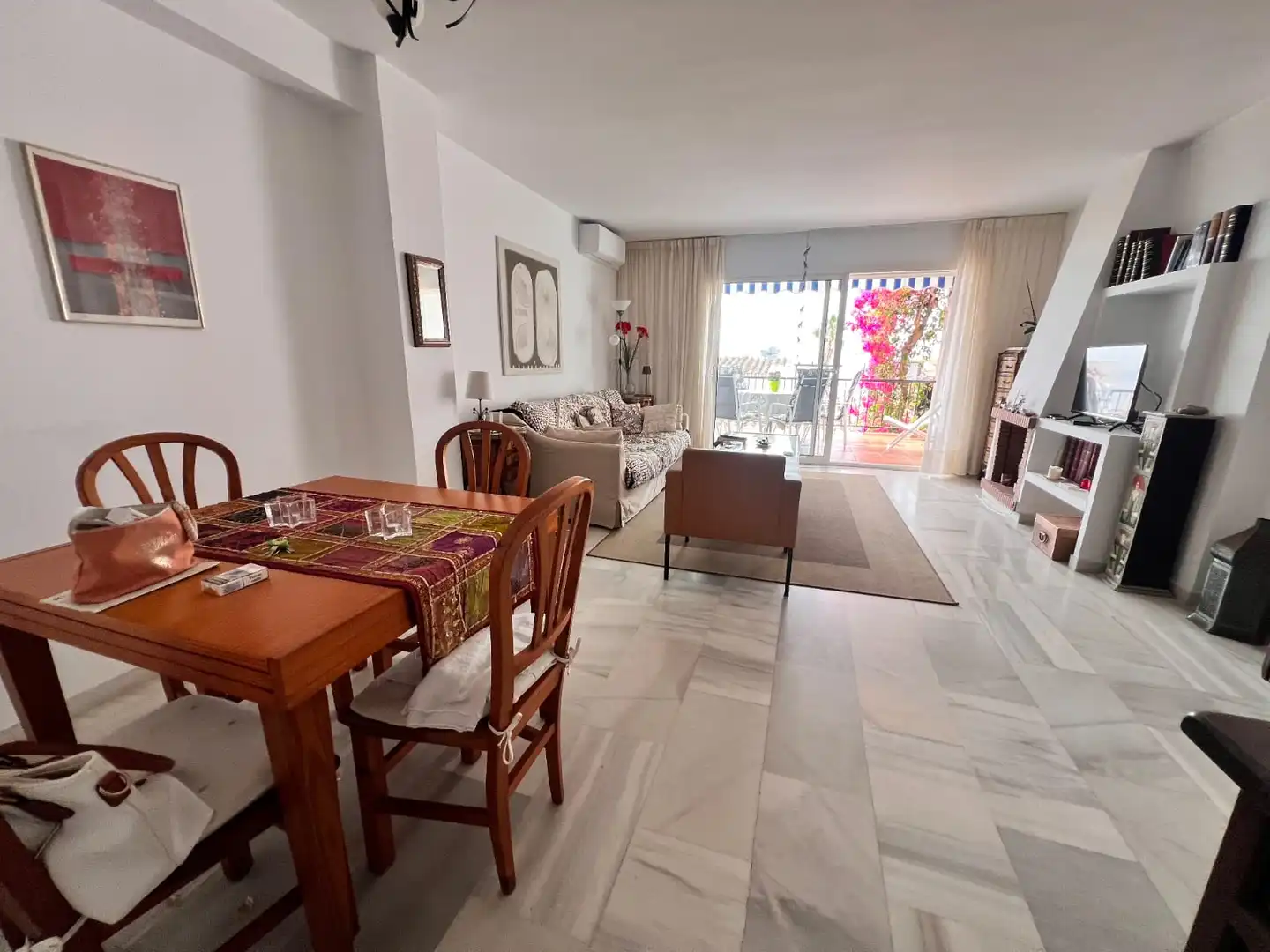 Sala d'estar de Apartament de lloguer en Mijas amb Jardí privat, Terrassa i Traster