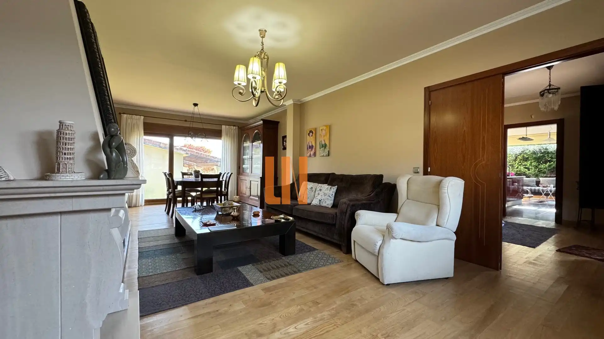 Sala d'estar de Casa o xalet en venda en Carballo amb Calefacció, Jardí privat i Terrassa