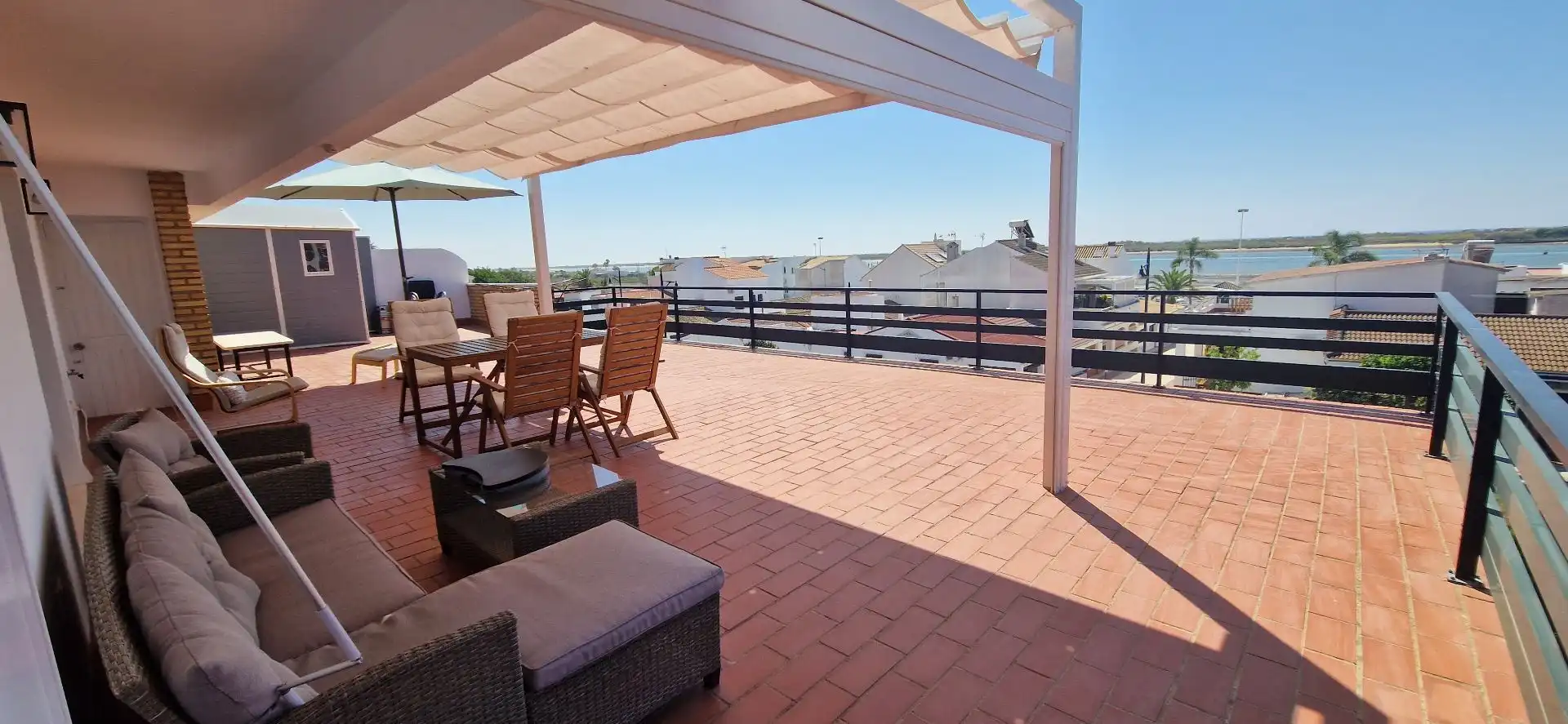 Terrasse von Wohnung zur Miete in El Rompido mit Klimaanlage, Terrasse und Gemeinschaftspool